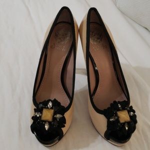 Vince Camuto Genevive Peep Toe Heels sz7